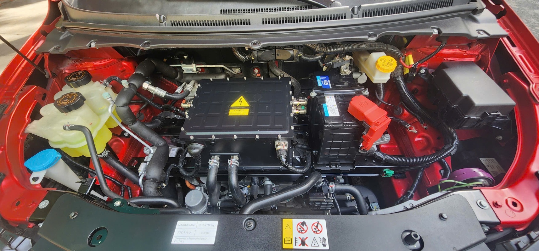 VinFast e34 2022 - Khoang động cơ 1