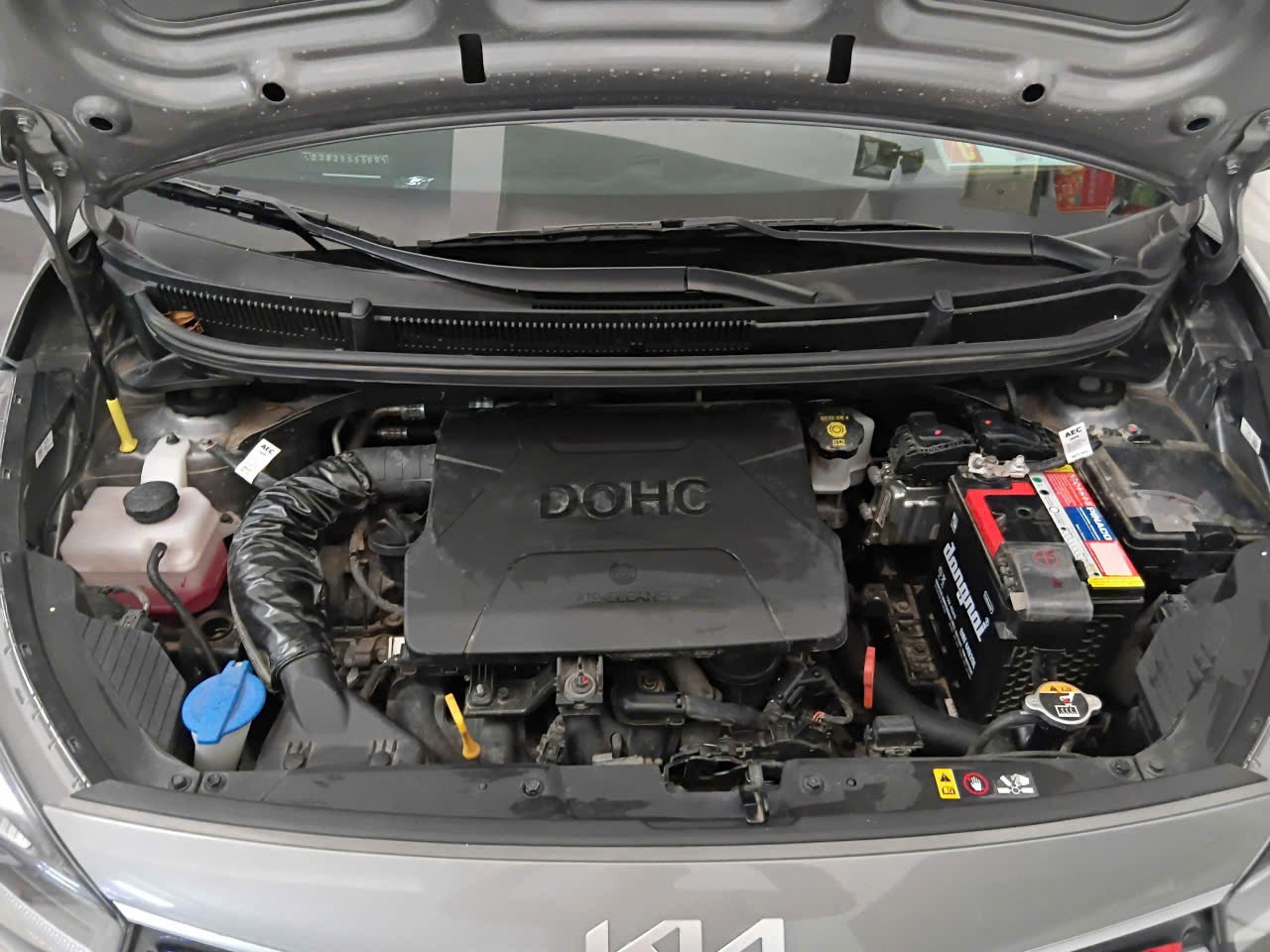 Kia Morning GT line 2024 - Khoang động cơ 1