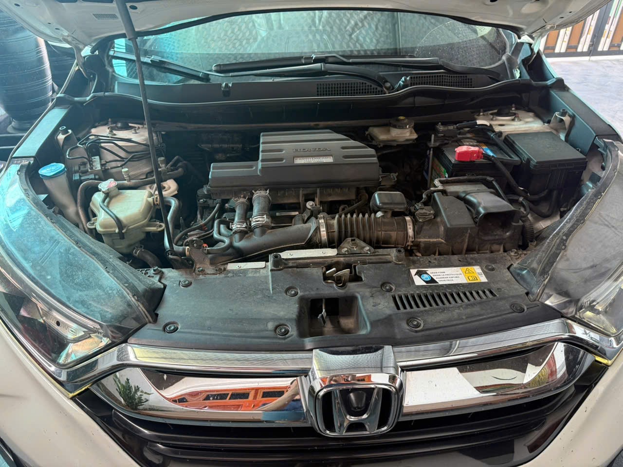 Honda CRV E 2019 màu trắng - Khoang động cơ 1