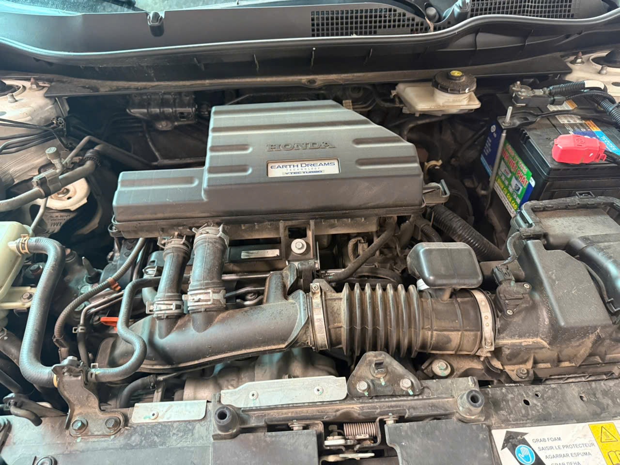 Honda CRV E 2019 màu trắng - Khoang động cơ 2