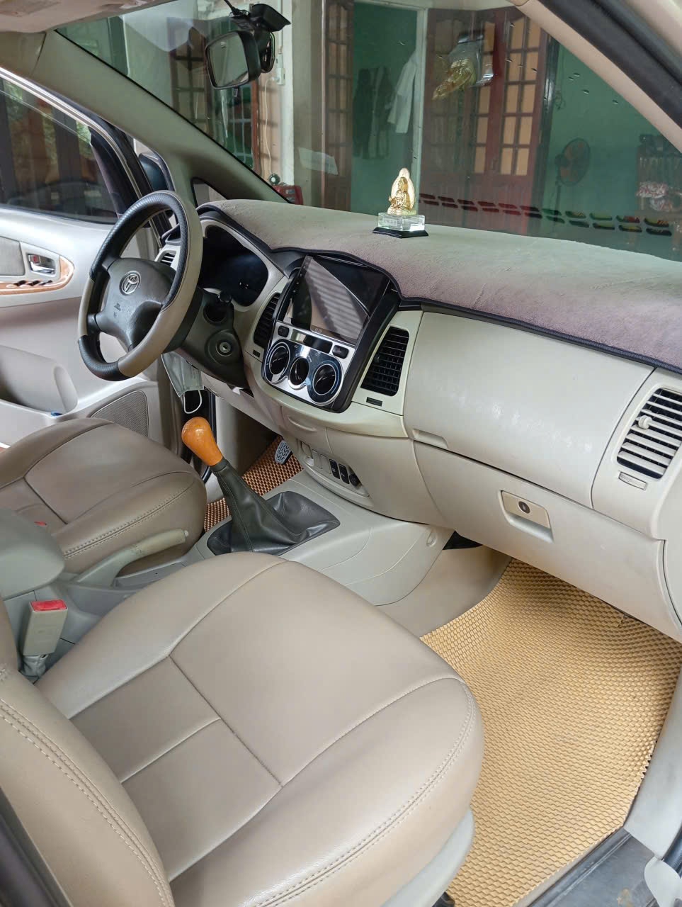 Toyota Innova 2010 - Nội thất 1
