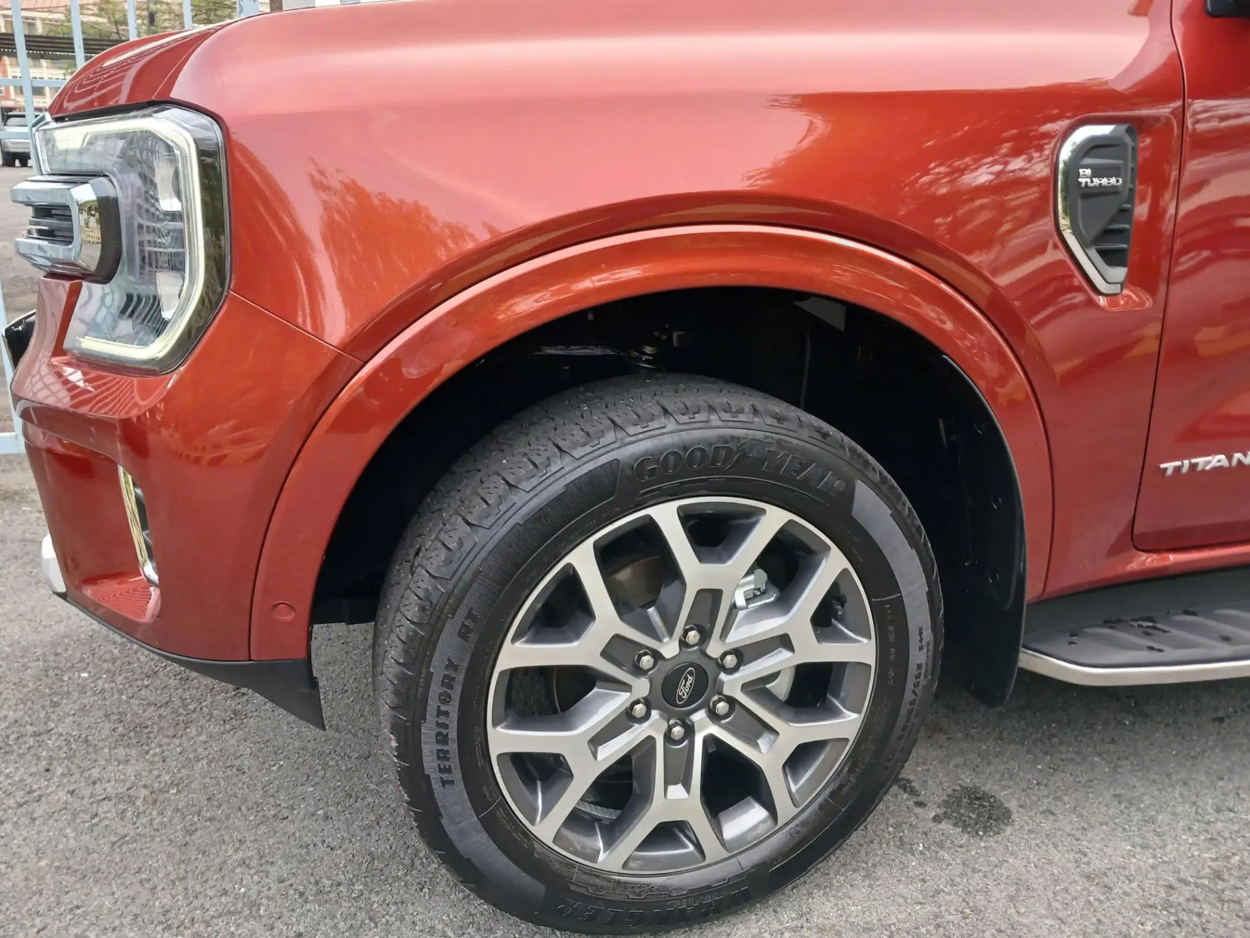 Ford Everest Titanium 4x4 (2 Cầu) - SX 2023, Đăng ký 01/2024 - Ngoại thất 3