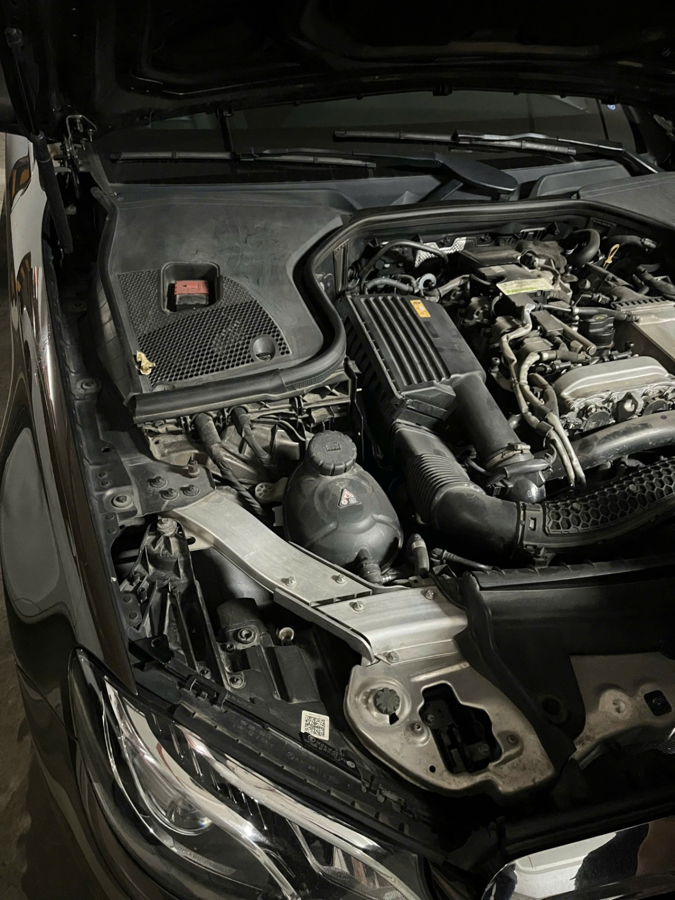 Mercedes E200 2017 - Khoang động cơ 3