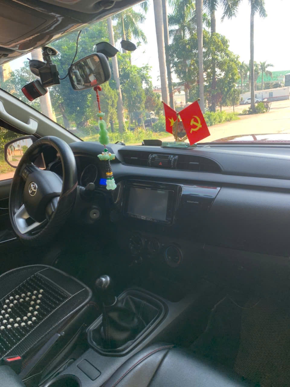 Toyota Hilux 2.5E 4x2 MT 2016 - Nội thất 3