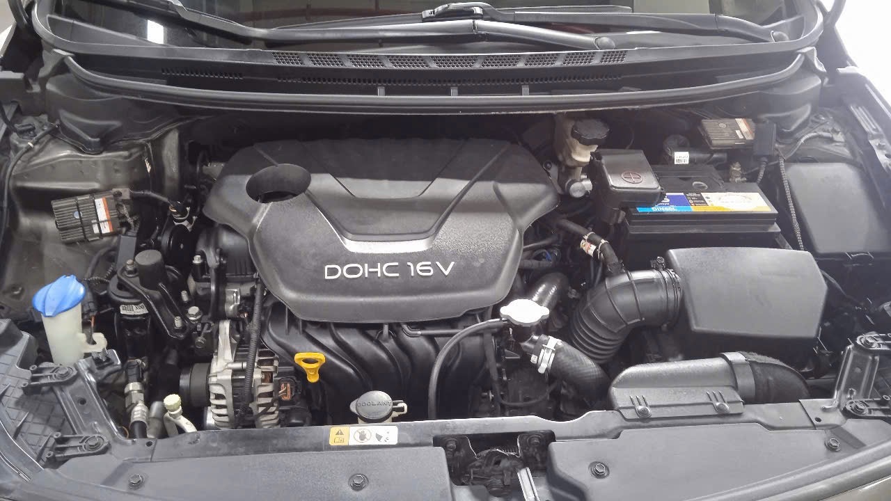 Kia K3 2015 - Khoang động cơ 1