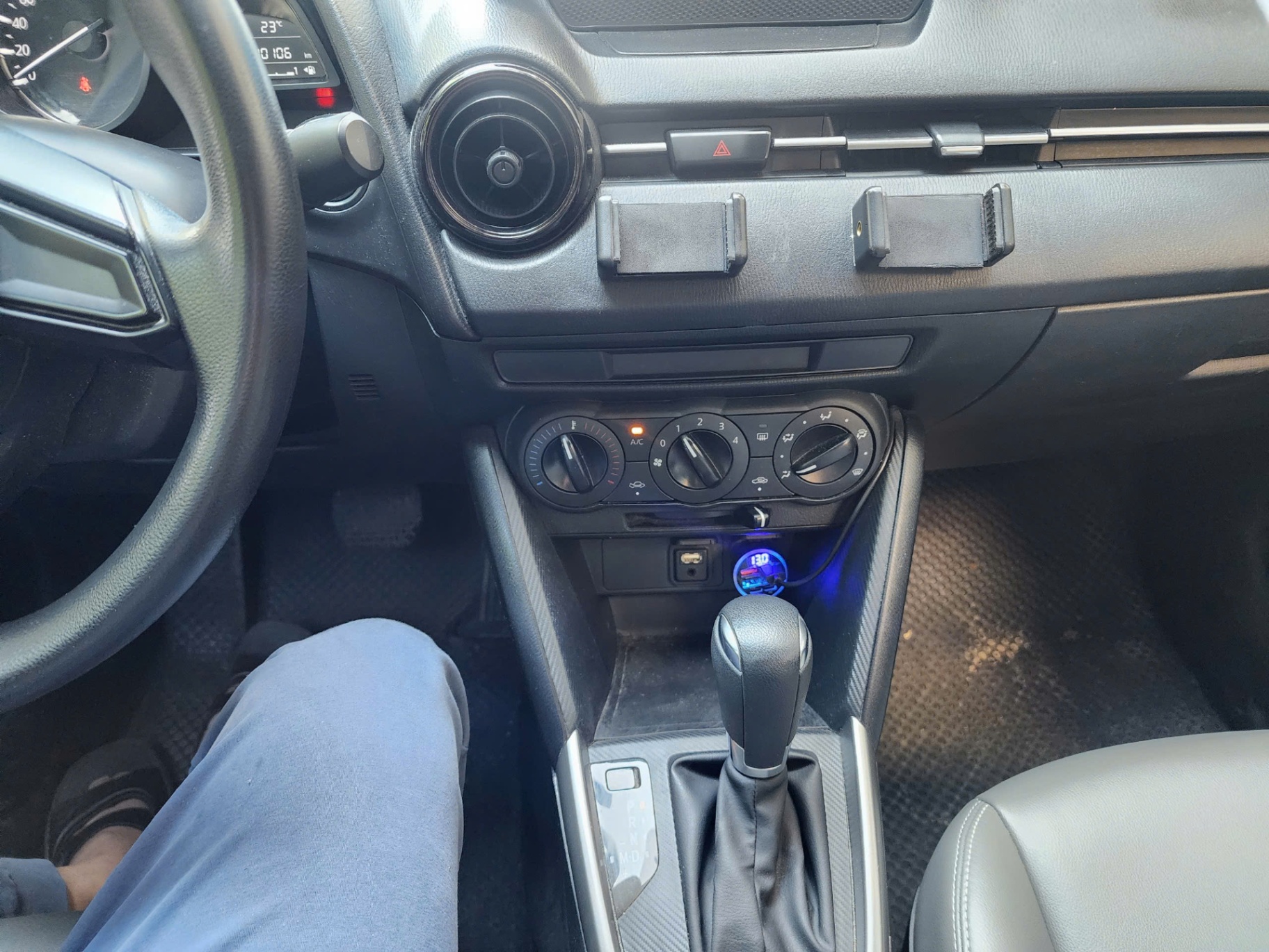 Mazda 2 2024 1.5 AT - Nội thất 4