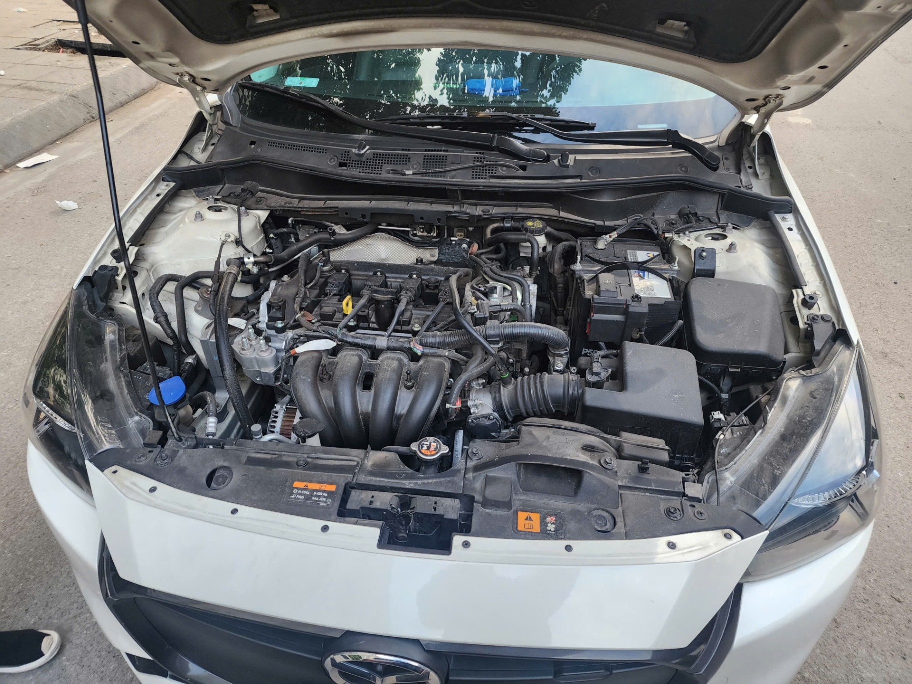 Mazda 2 2024 1.5 AT - Khoang động cơ 1