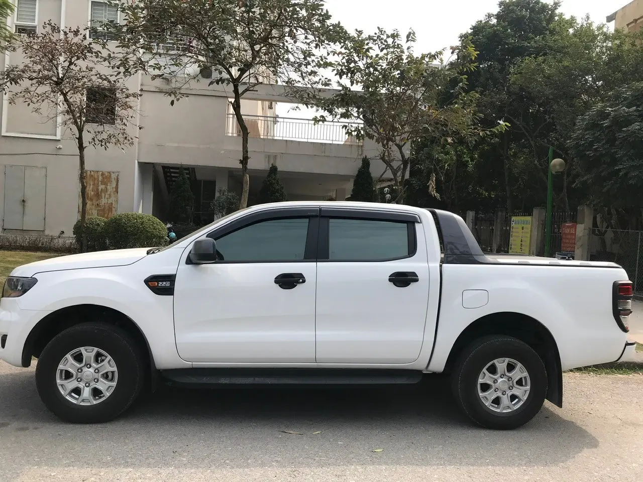 Ford Ranger 2021 màu trắng bọc nội thất giả da - Ngoại thất 2