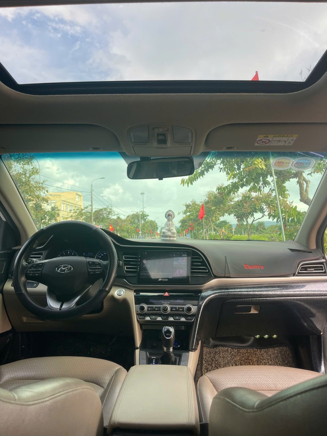 Huyndai Elantra 1.6 AT 2019 - Nội thất 3