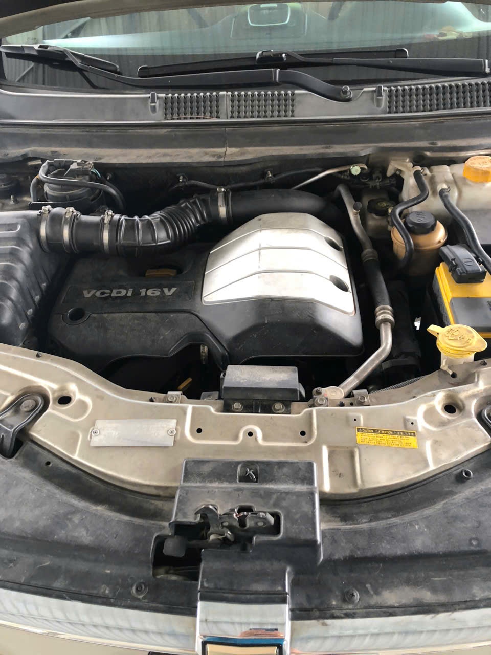 Chevrolet Captiva LTZ Maxx 2.0 AT 2009 - Khoang động cơ 3