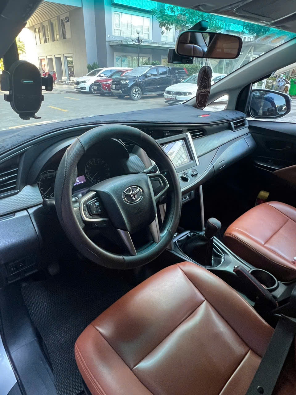 Toyota Innova E2.0 MT 2017 - Nội thất 1
