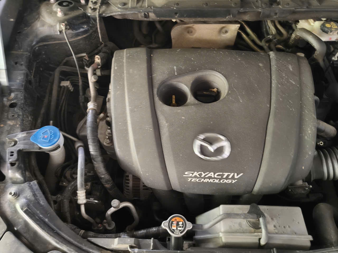Mazda CX8 Dulux 2022  - Khoang động cơ 3