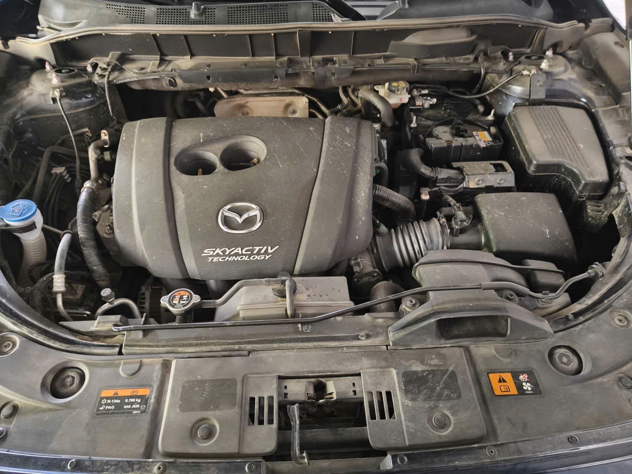 Mazda CX8 Dulux 2022  - Khoang động cơ 4