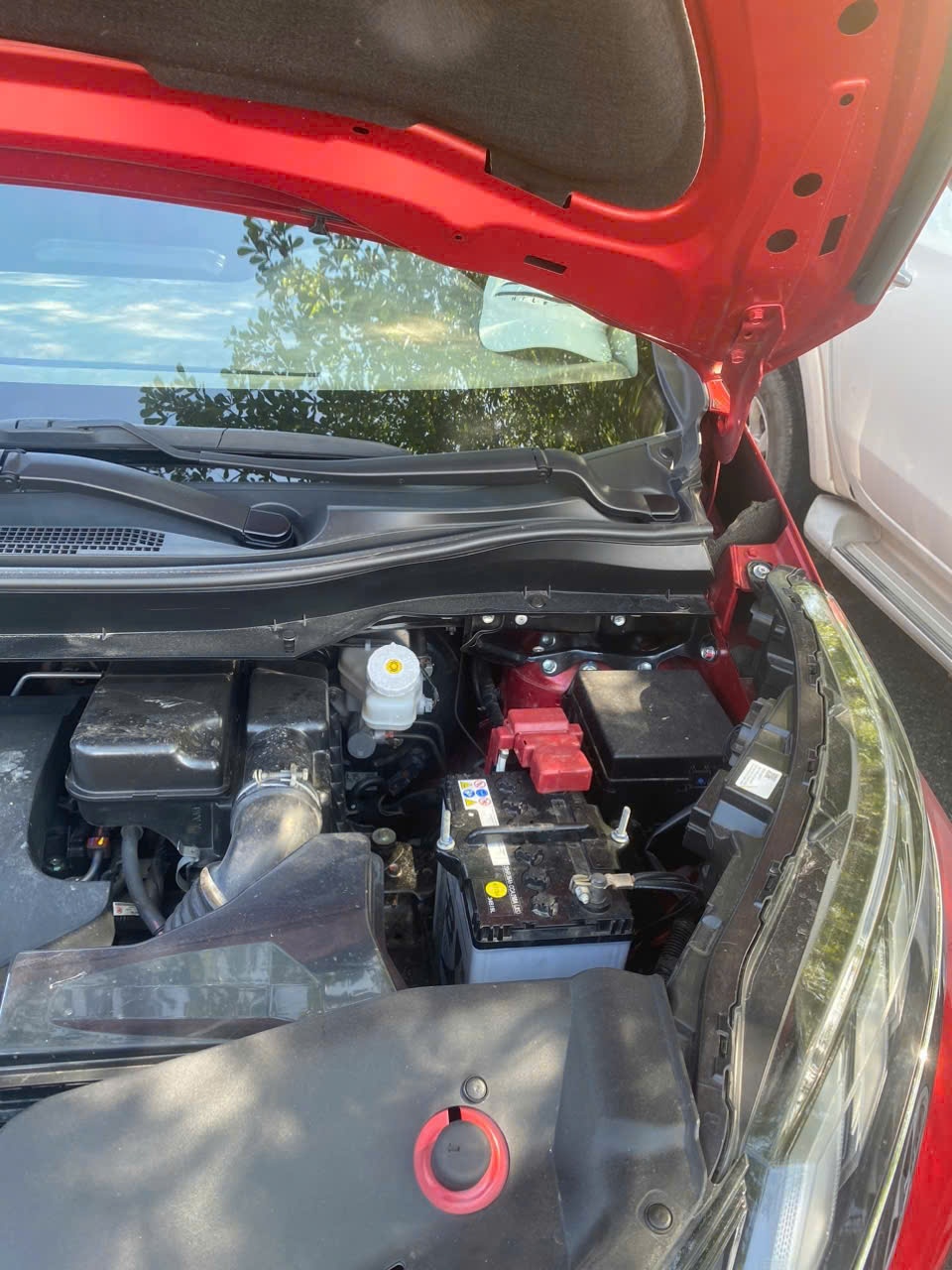 Mitsubishi Xpander Premium 1.5 AT 2024. - Khoang động cơ 1