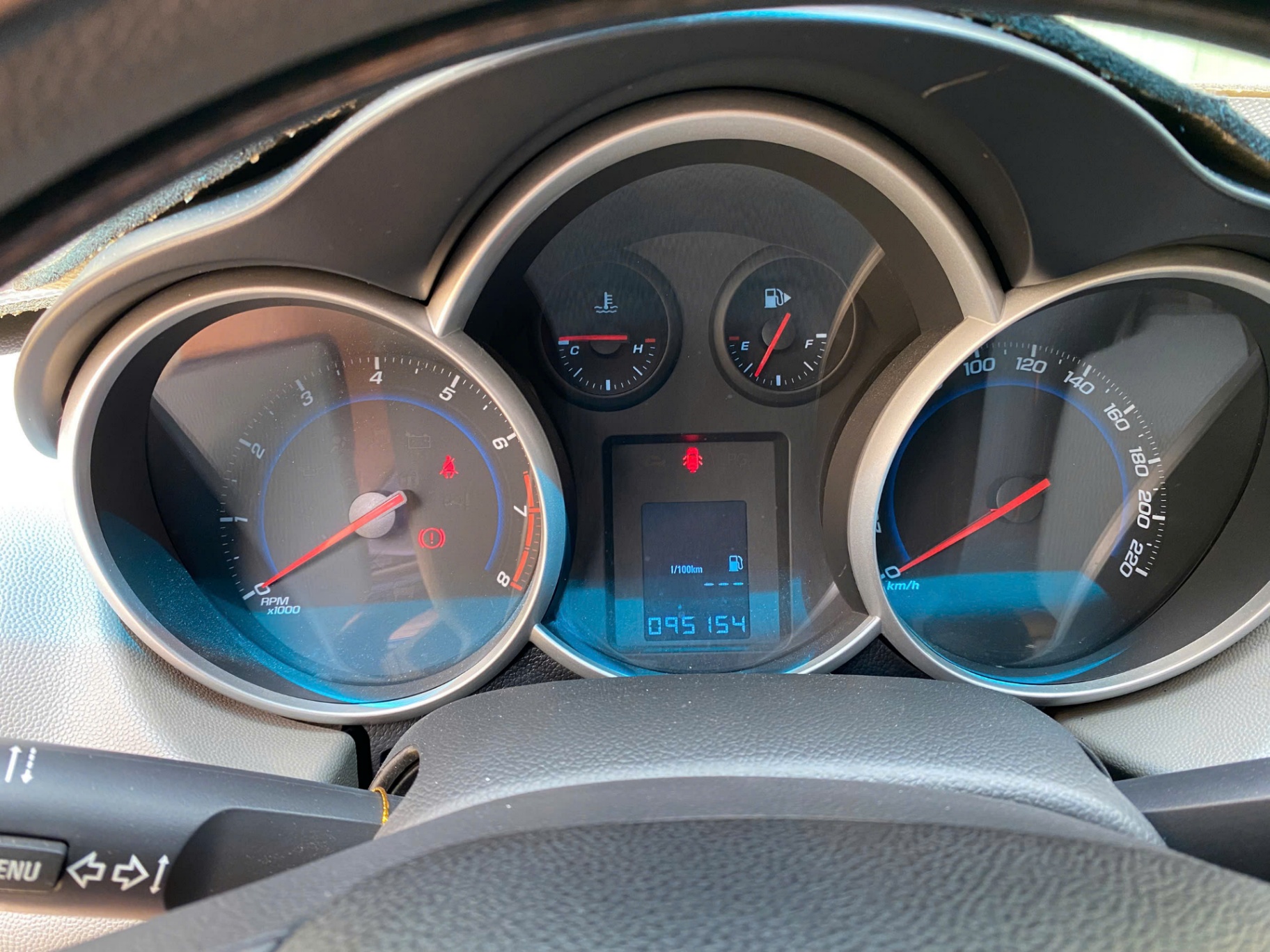Chevrolet Cruze 1.6 MT 2016 - Nội thất 1