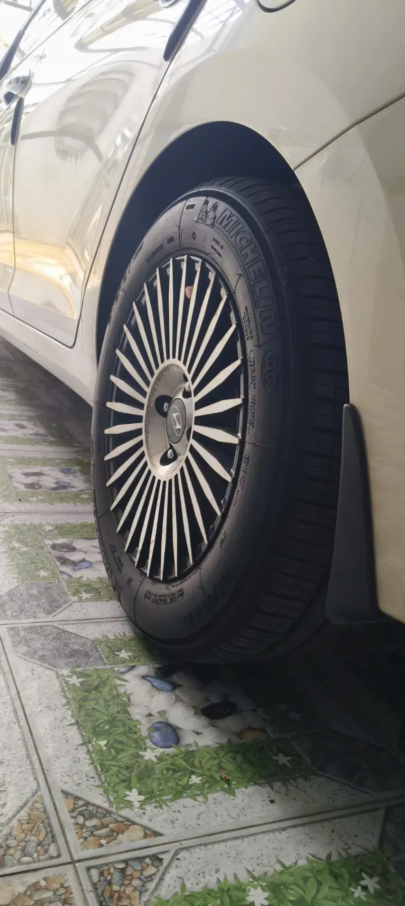 Hyundai Accent bản tiêu chuẩn 2019 - Ngoại thất 3