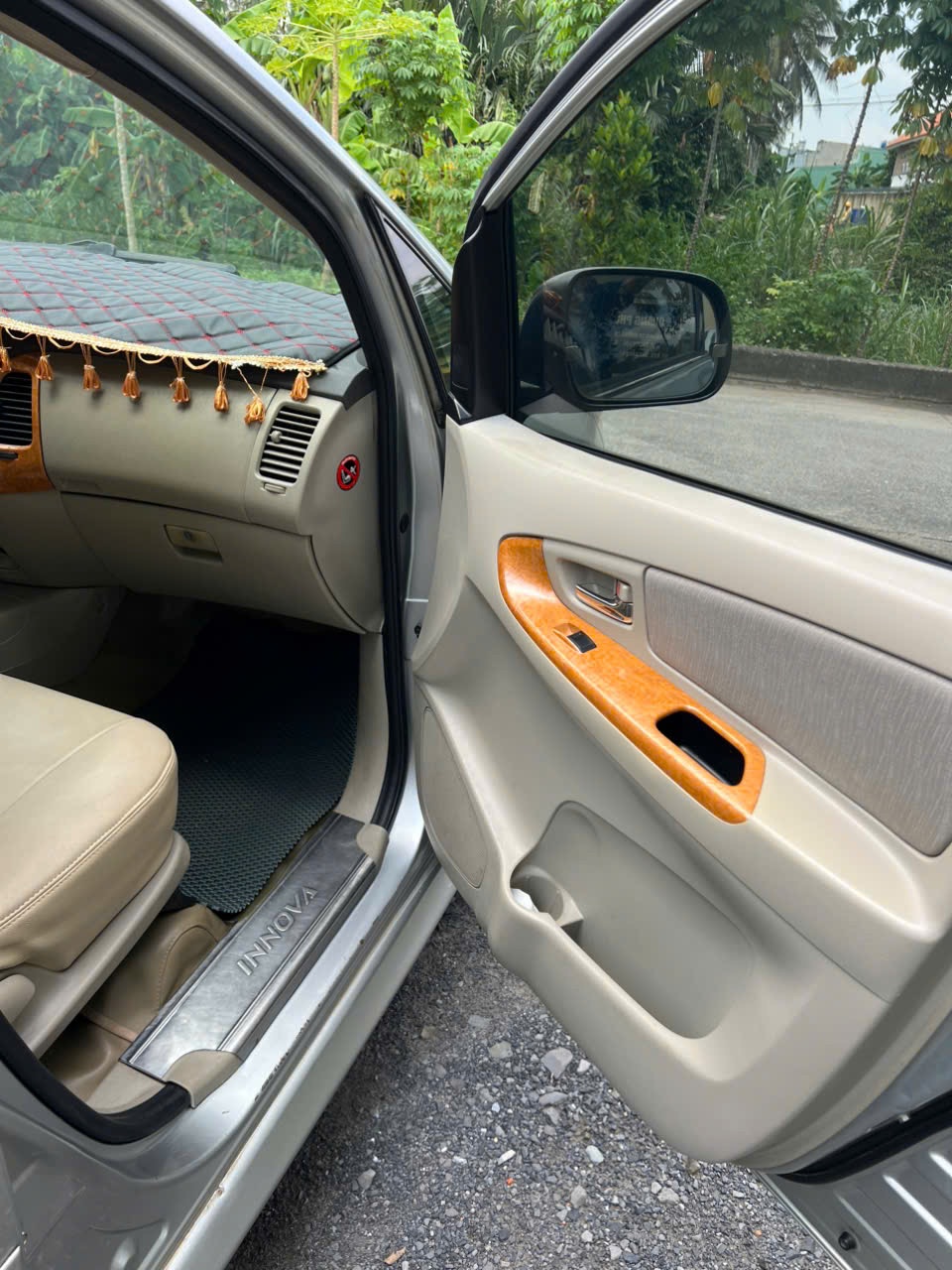 Toyota innova 7 chỗ 2010 - Nội thất 1