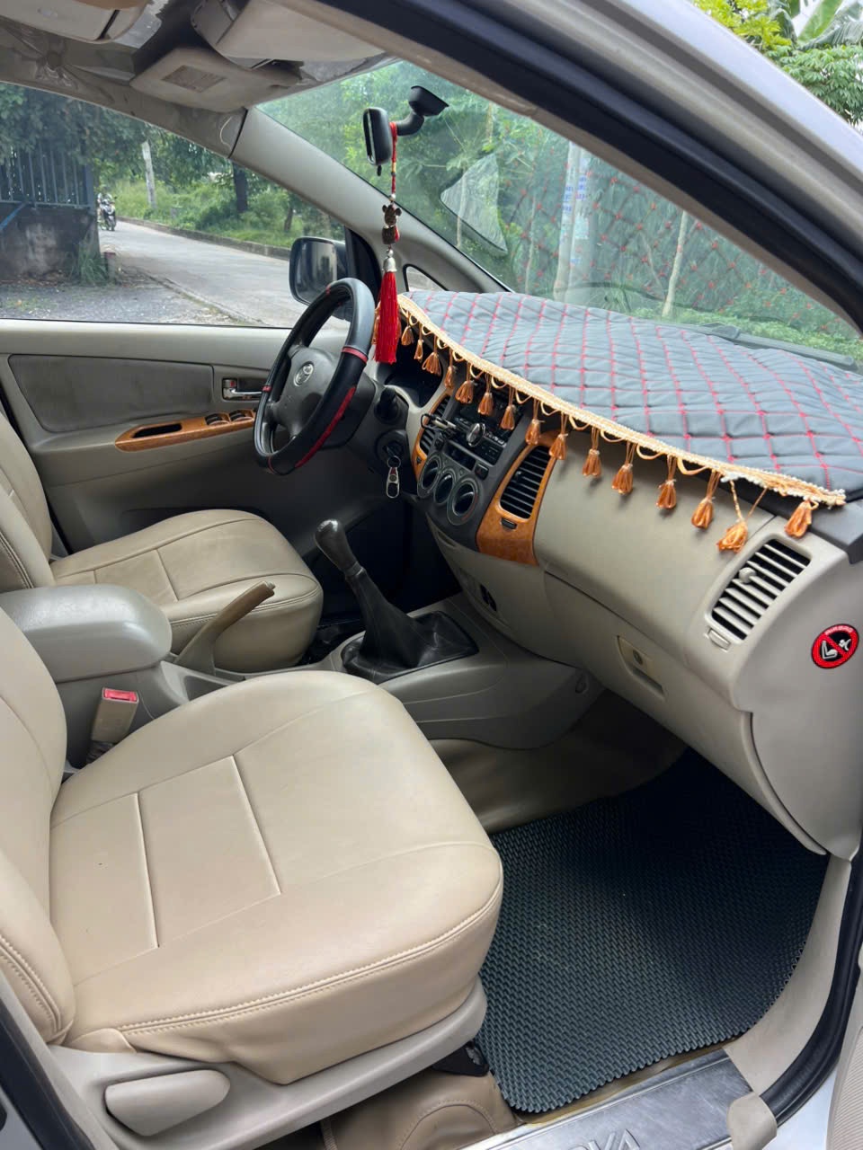 Toyota innova 7 chỗ 2010 - Nội thất 2