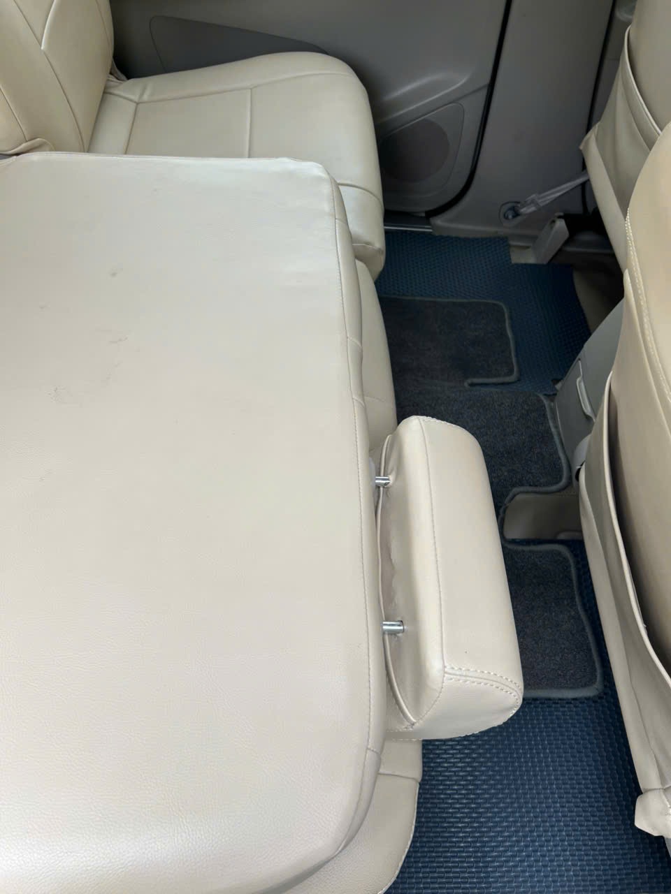 Toyota innova 7 chỗ 2010 - Nội thất 6