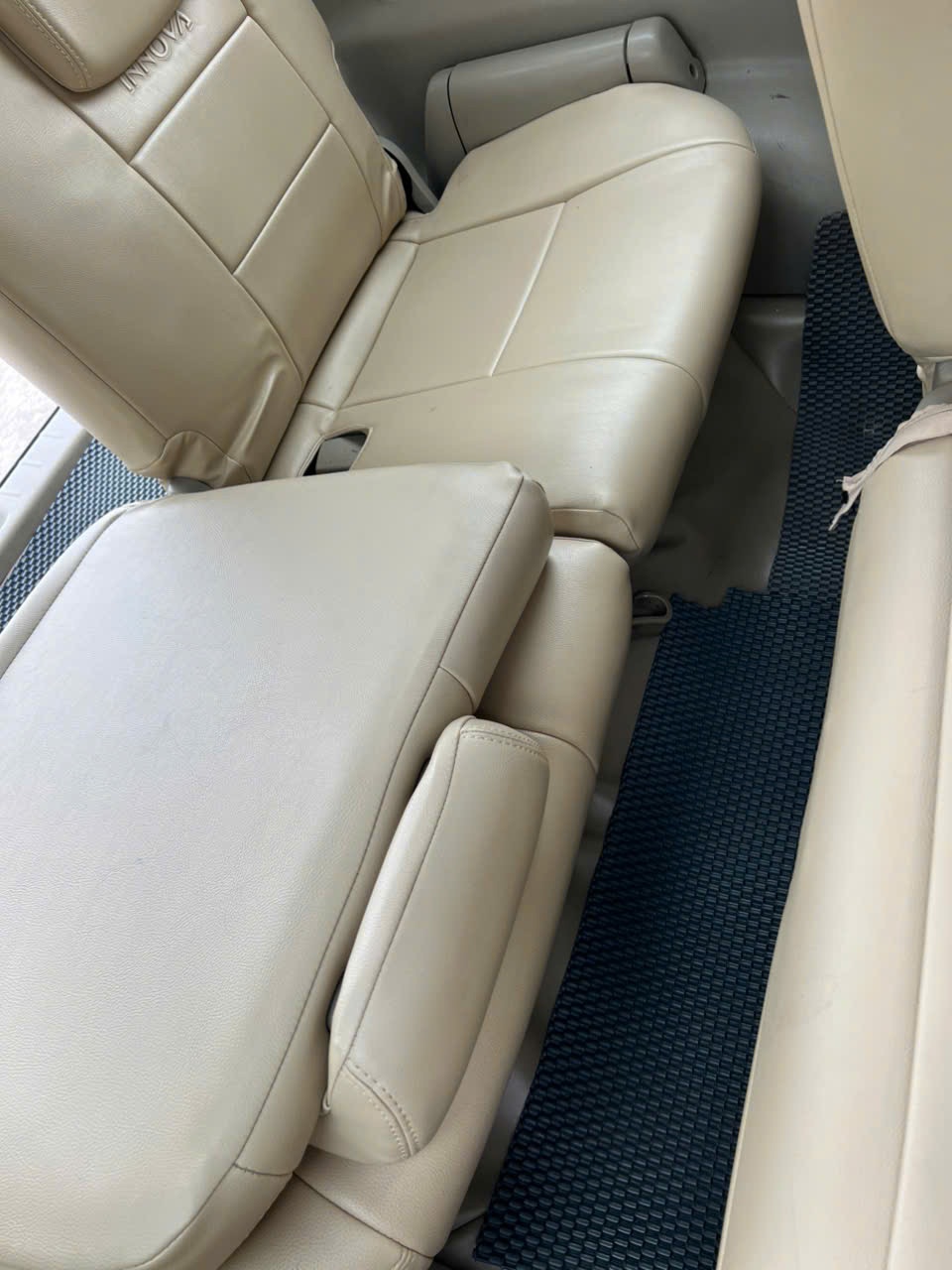 Toyota innova 7 chỗ 2010 - Nội thất 4