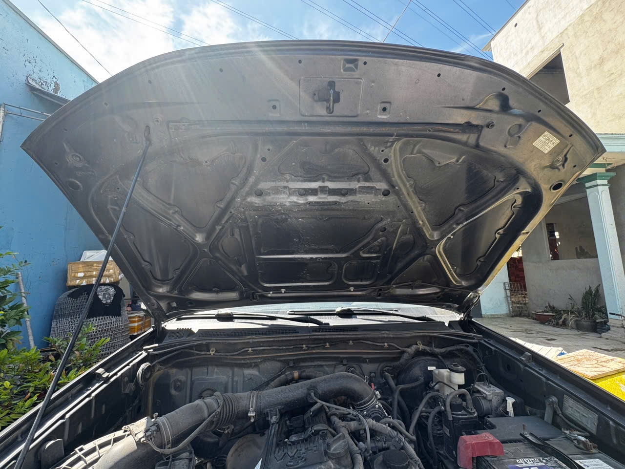 Toyota Fortuner 2.7 1 cầu 2015 - Khoang động cơ 1