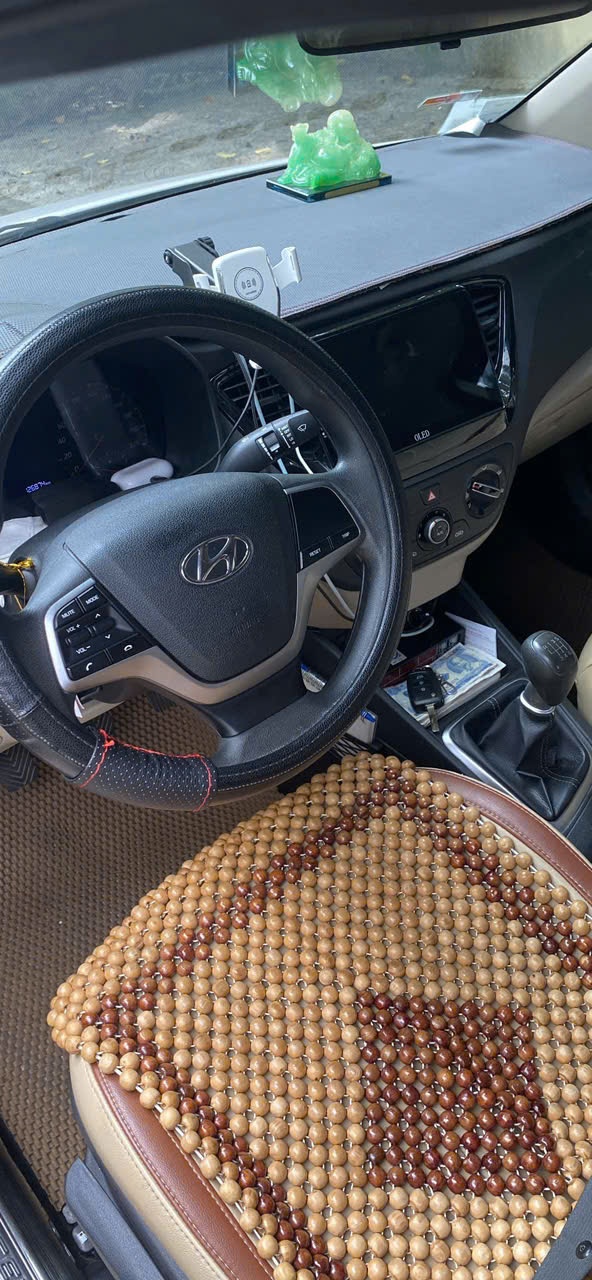 Hyundai Accent MT base 2021 - Nội thất 2