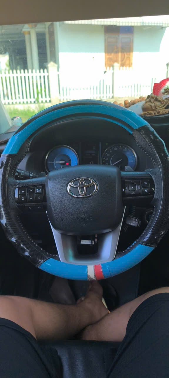 Toyota Fortuner máy dầu AT 1 cầu trắng ngọc trai 2023 - Nội thất 1
