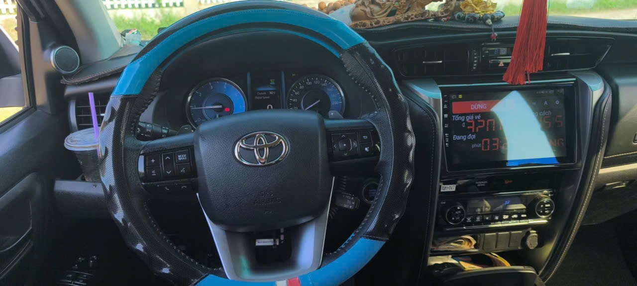 Toyota Fortuner máy dầu AT 1 cầu trắng ngọc trai 2023 - Nội thất 2