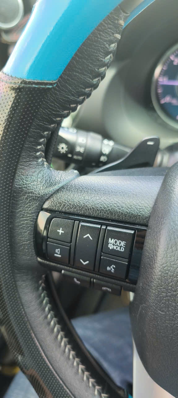 Toyota Fortuner máy dầu AT 1 cầu trắng ngọc trai 2023 - Nội thất 4