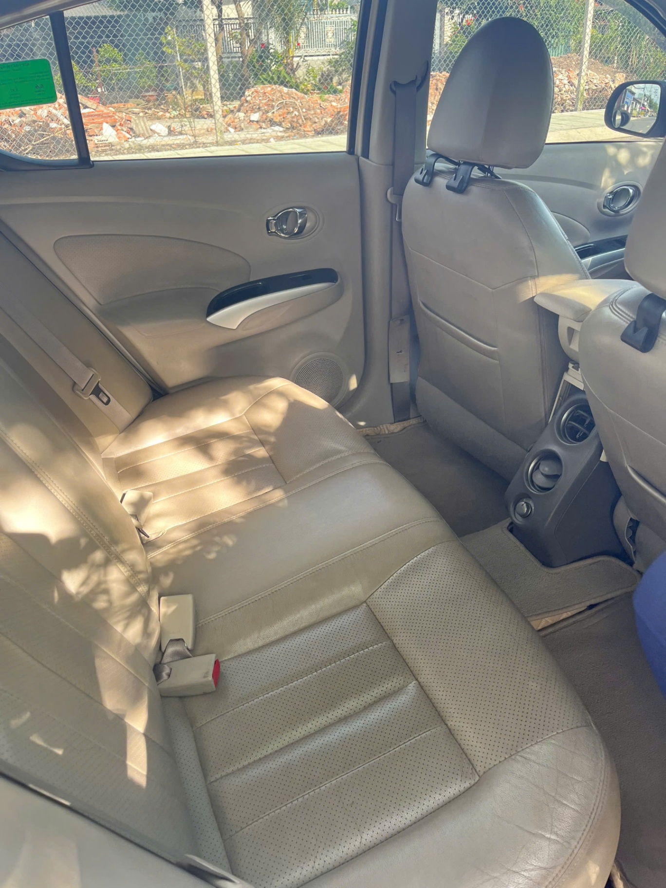 Nissan Sunny XV Premium S - Nội thất 4