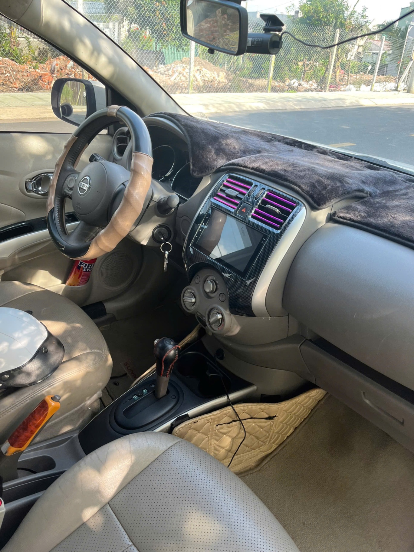 Nissan Sunny XV Premium S - Nội thất 5