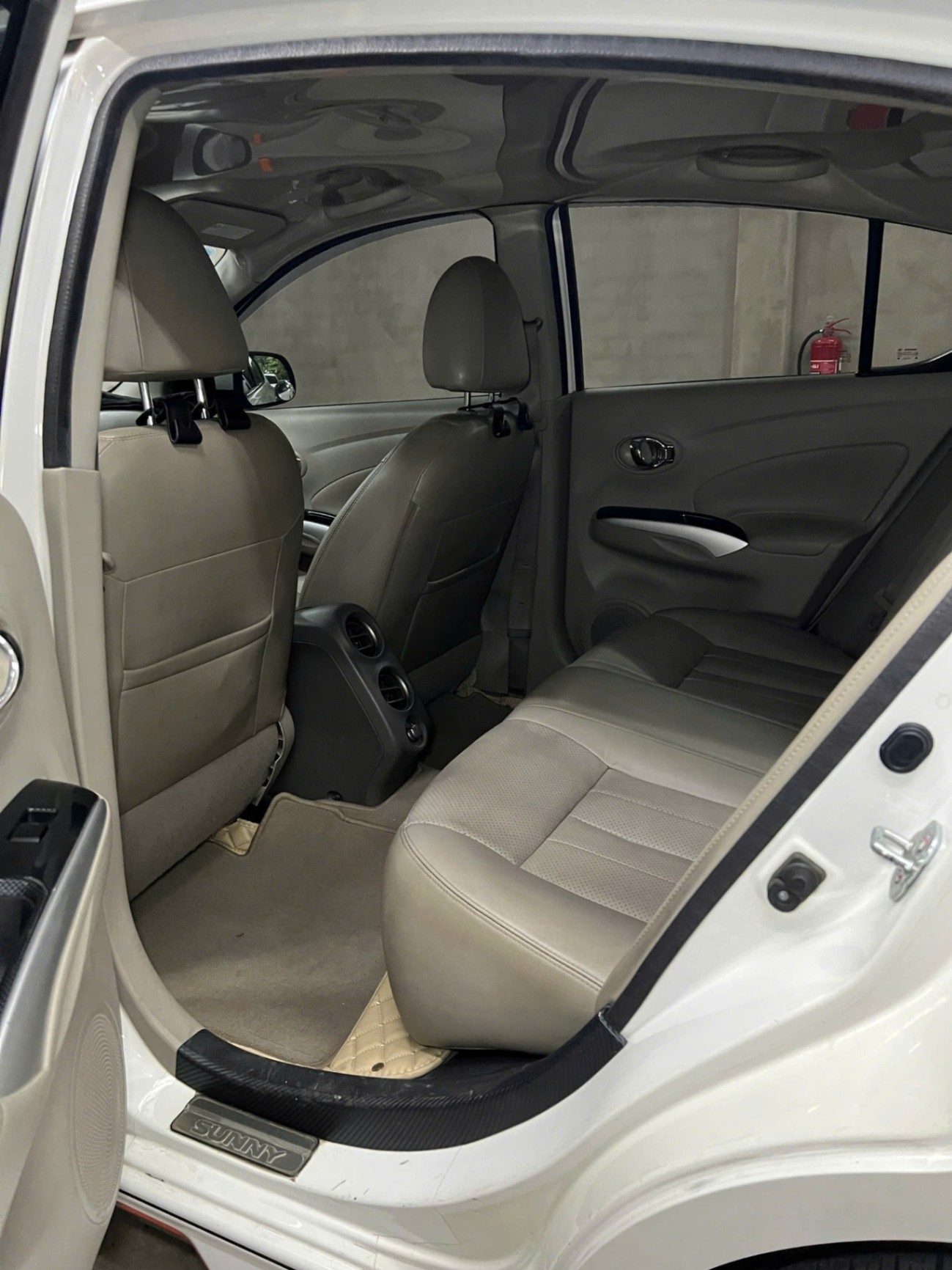 Nissan Sunny XV Premium S - Nội thất 1