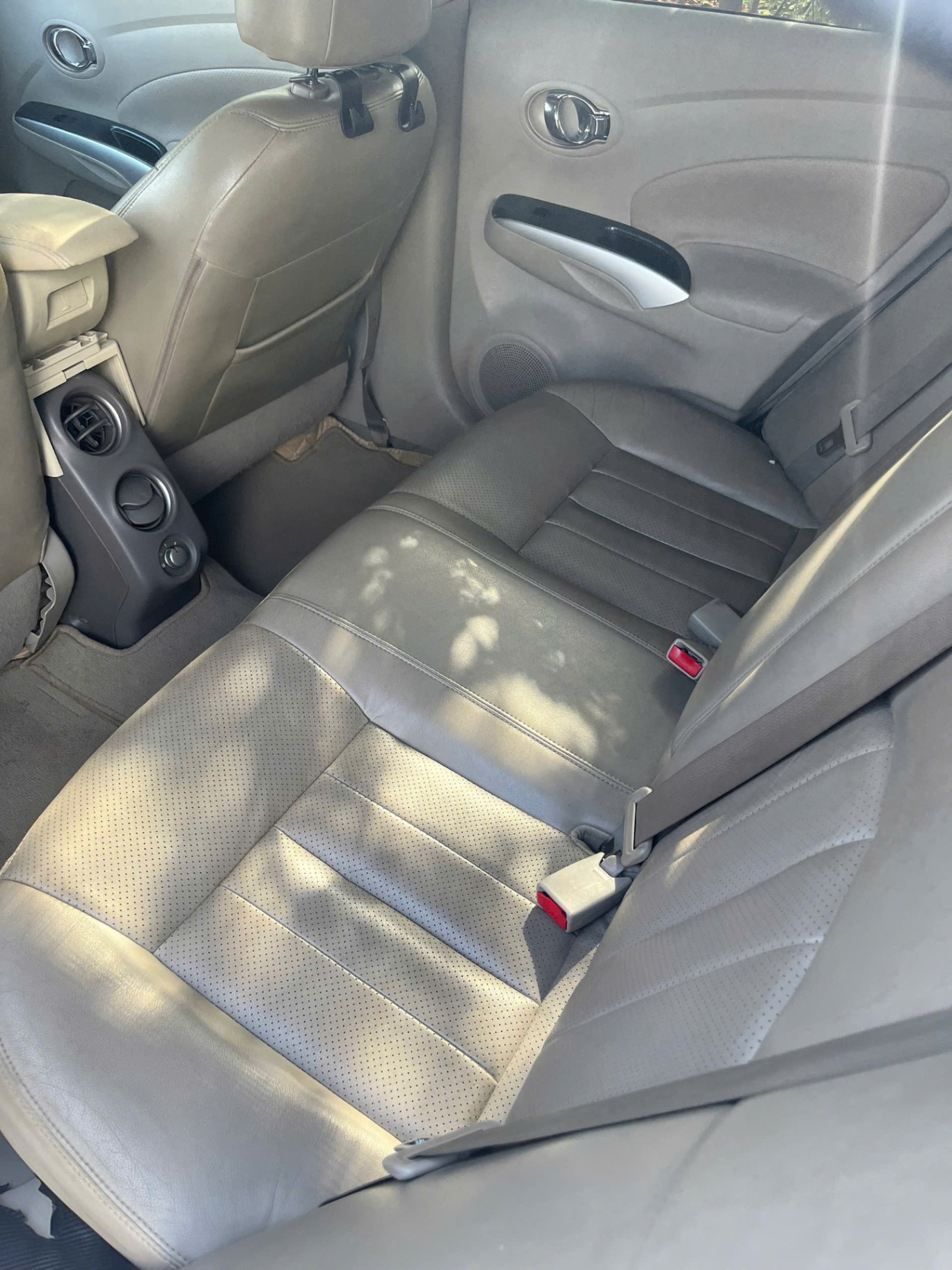 Nissan Sunny XV Premium S - Nội thất 3