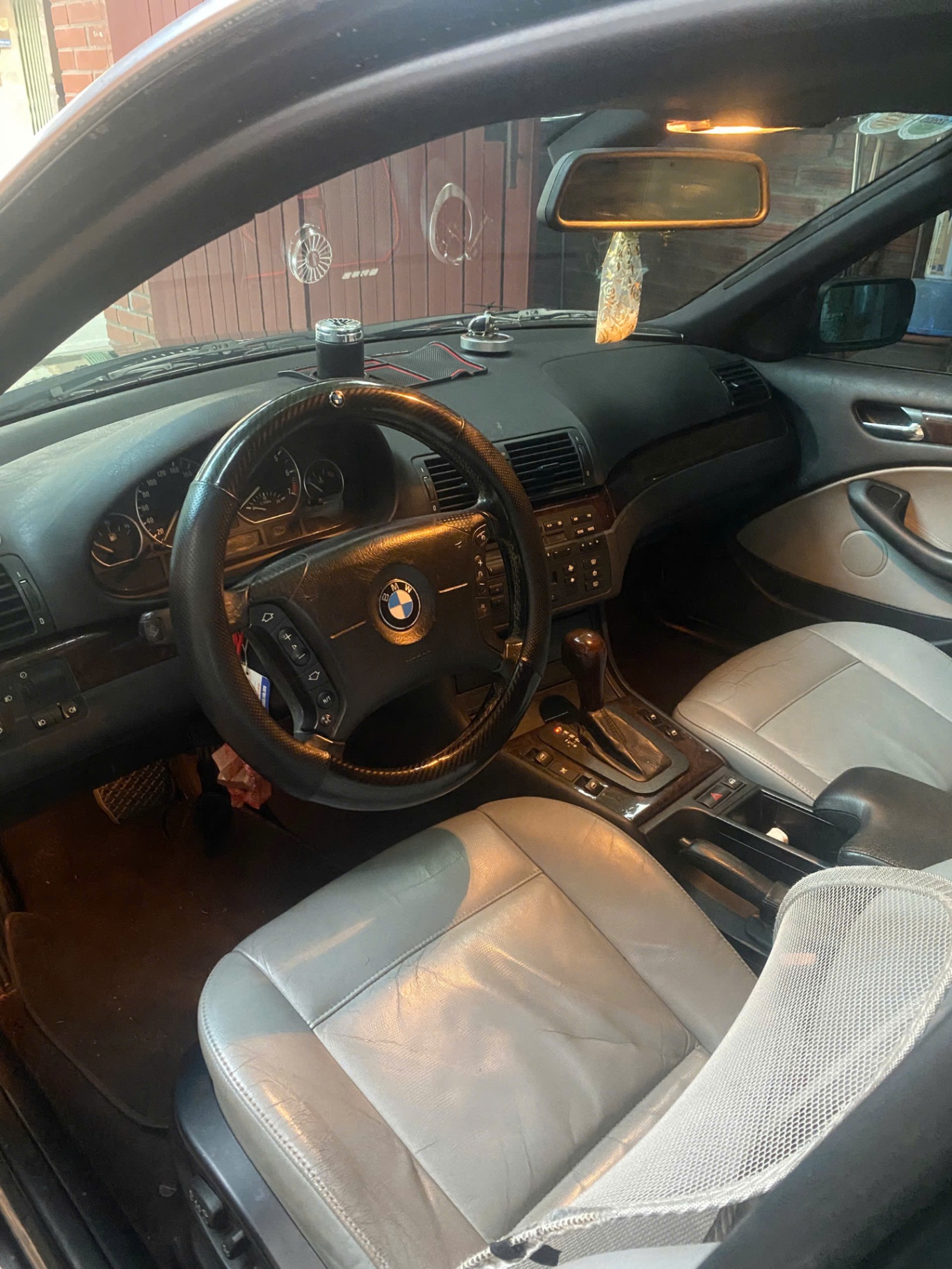 BMW 325i 2004 - Nội thất 4