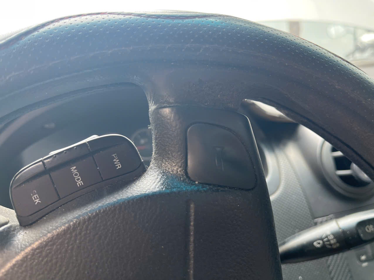 Chevrolet Aveo LTZ 1.5 AT 2015 - Nội thất 4