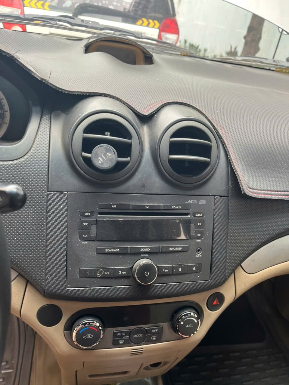 Chevrolet Aveo LTZ 1.5 AT 2015 - Nội thất 10