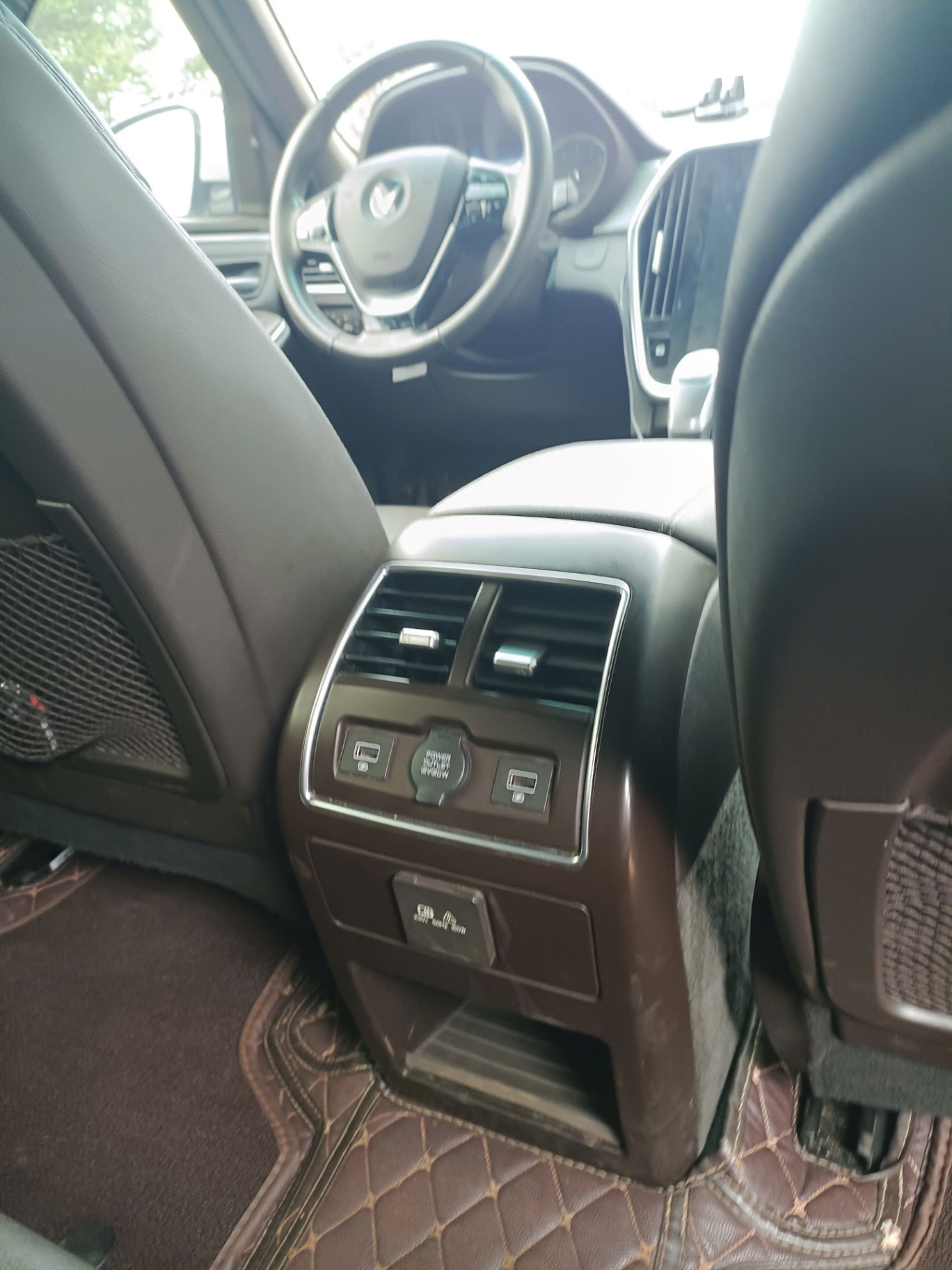 VinFast Lux SA2.0 Plus 2019 - Nội thất 6