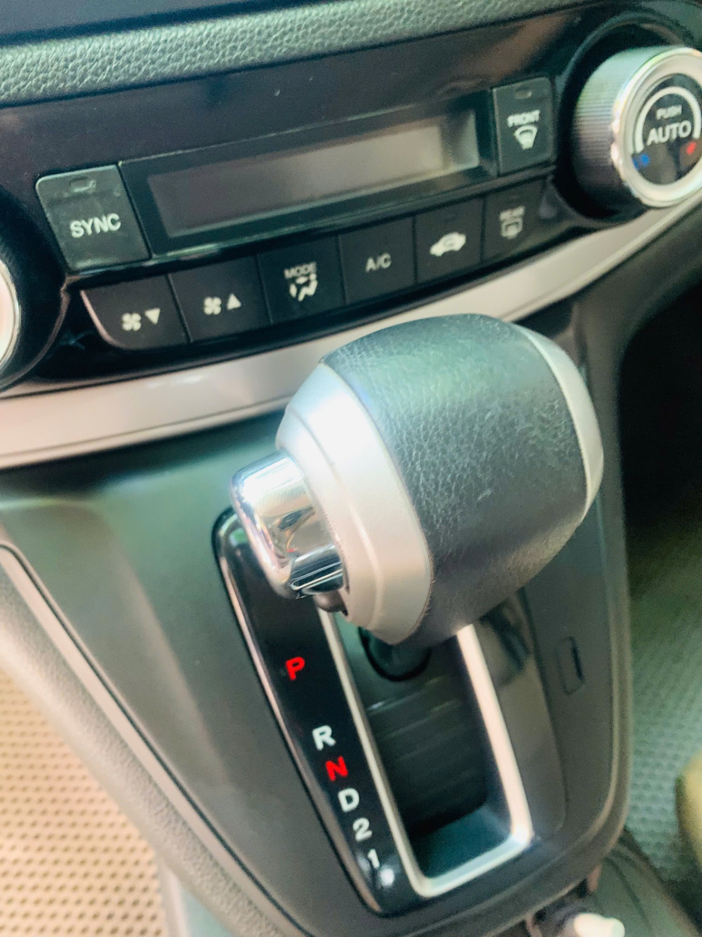 Honda CRV 2.0 2015 trắng - Nội thất 3