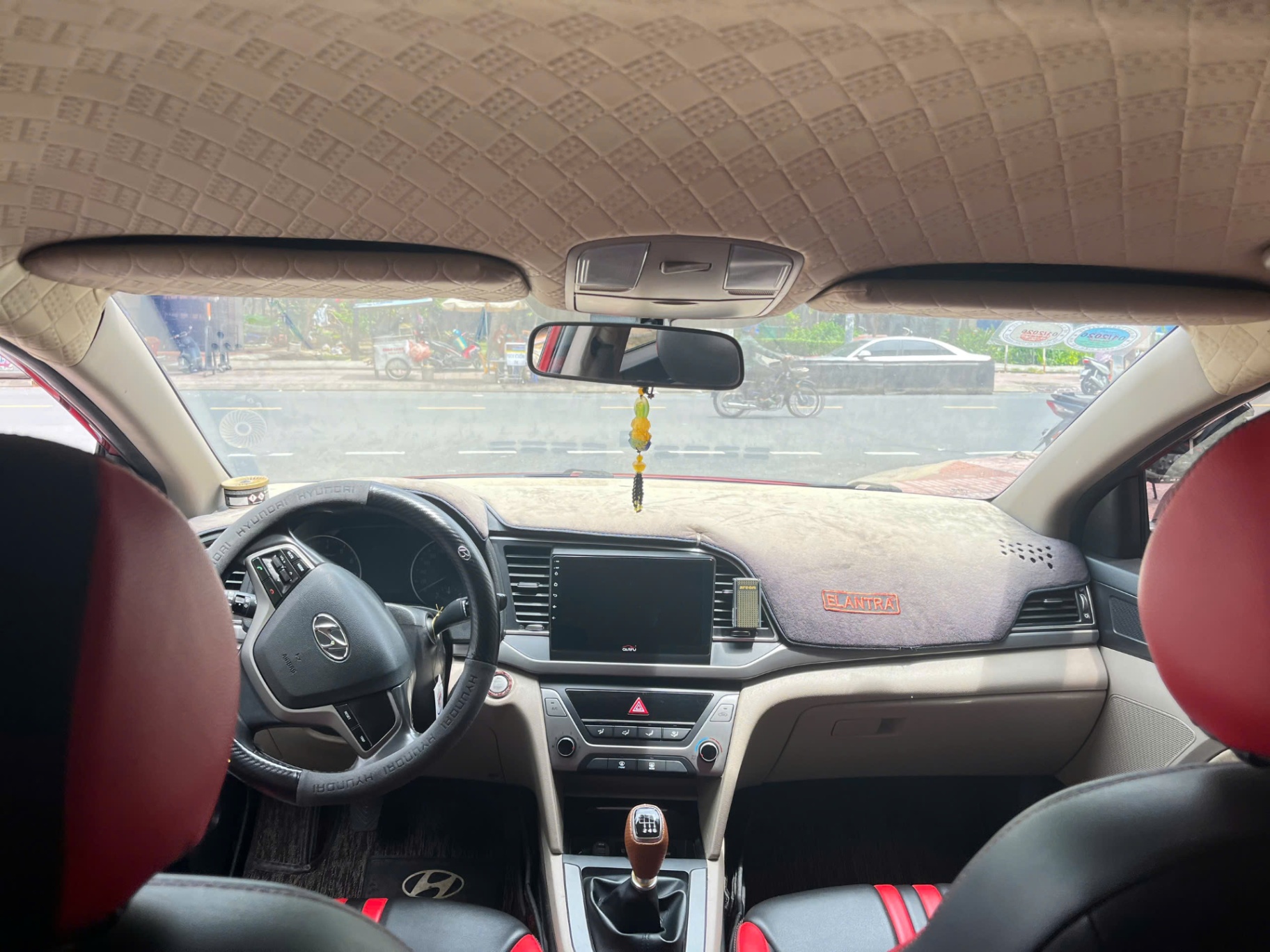 Hyundai Elantra 1.6 MT 2018 - Nội thất 1