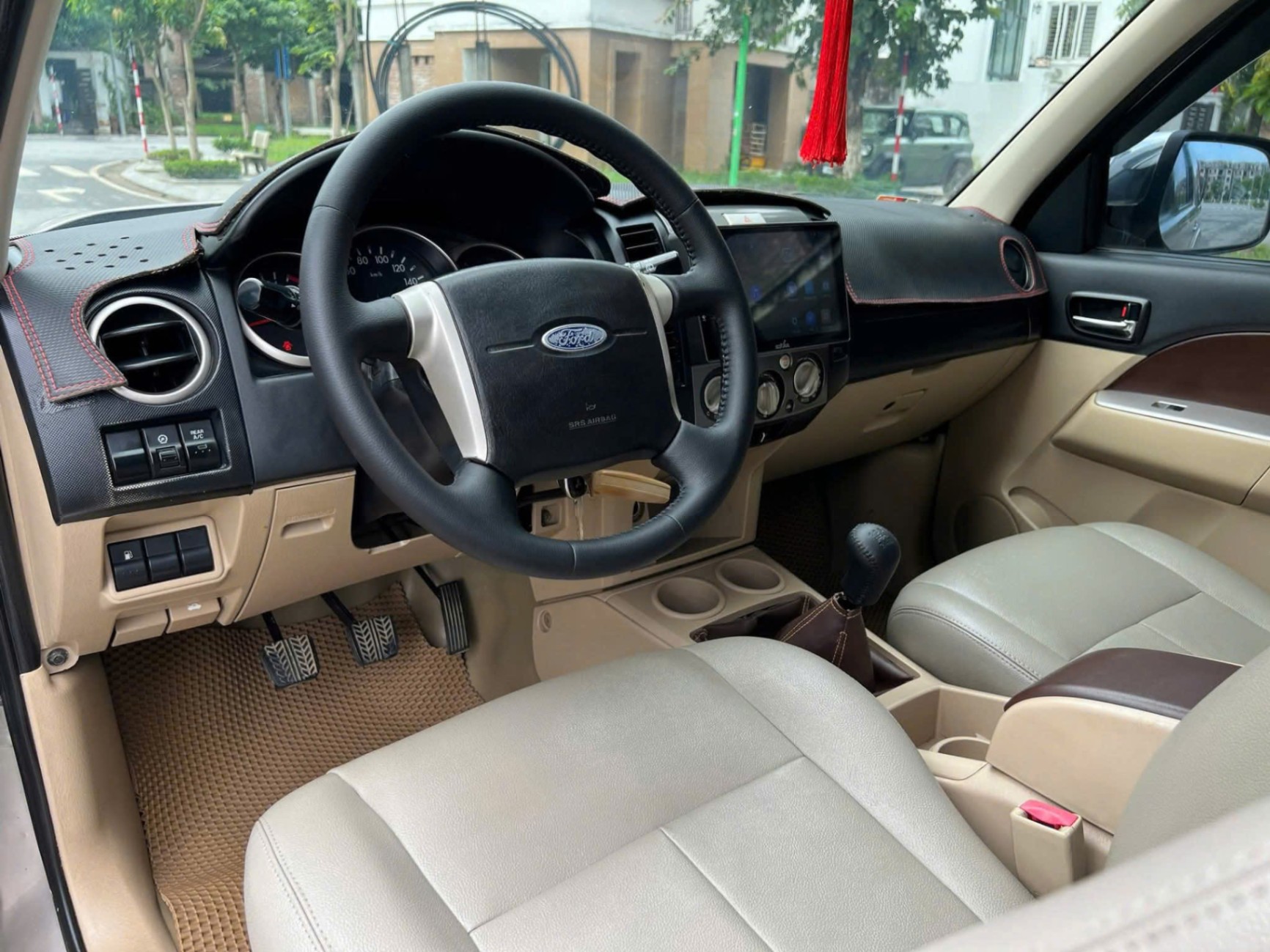 ford Everest 2010 - Nội thất 3