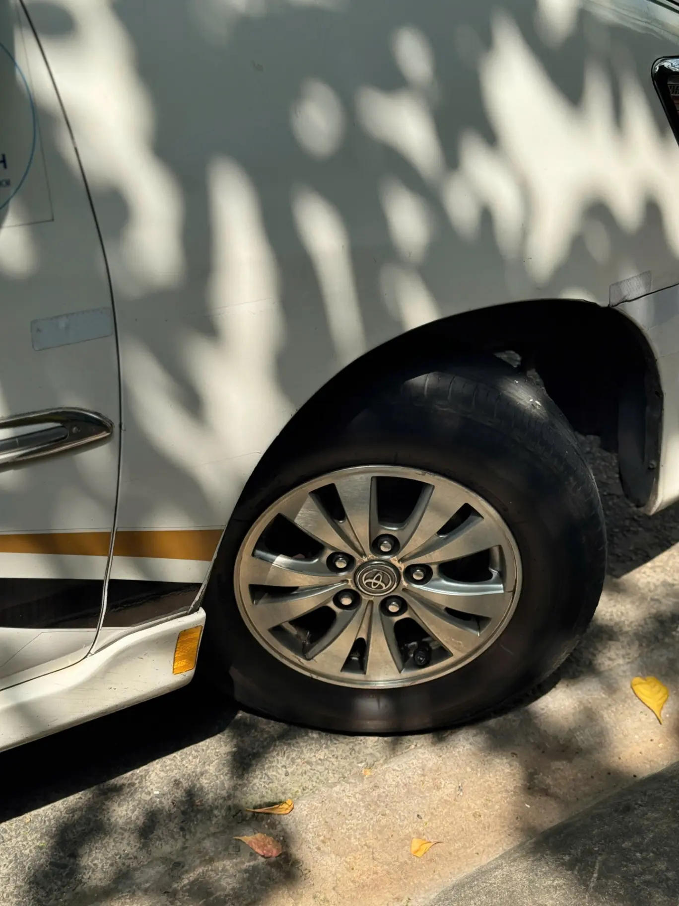 Toyota Innova 2.0J 2015  - Ngoại thất 6