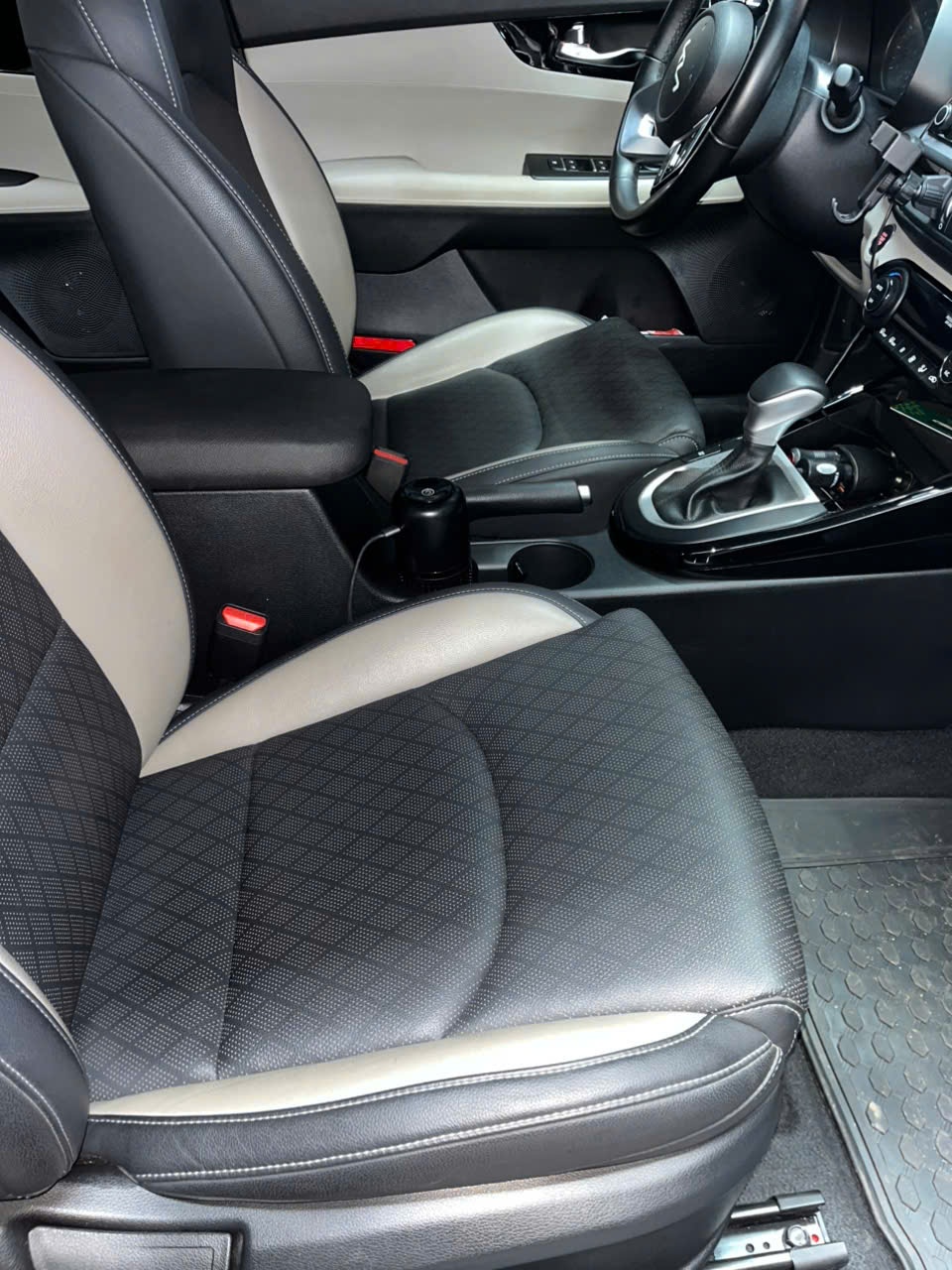 Kia K3 Luxury 2022  - Nội thất 4