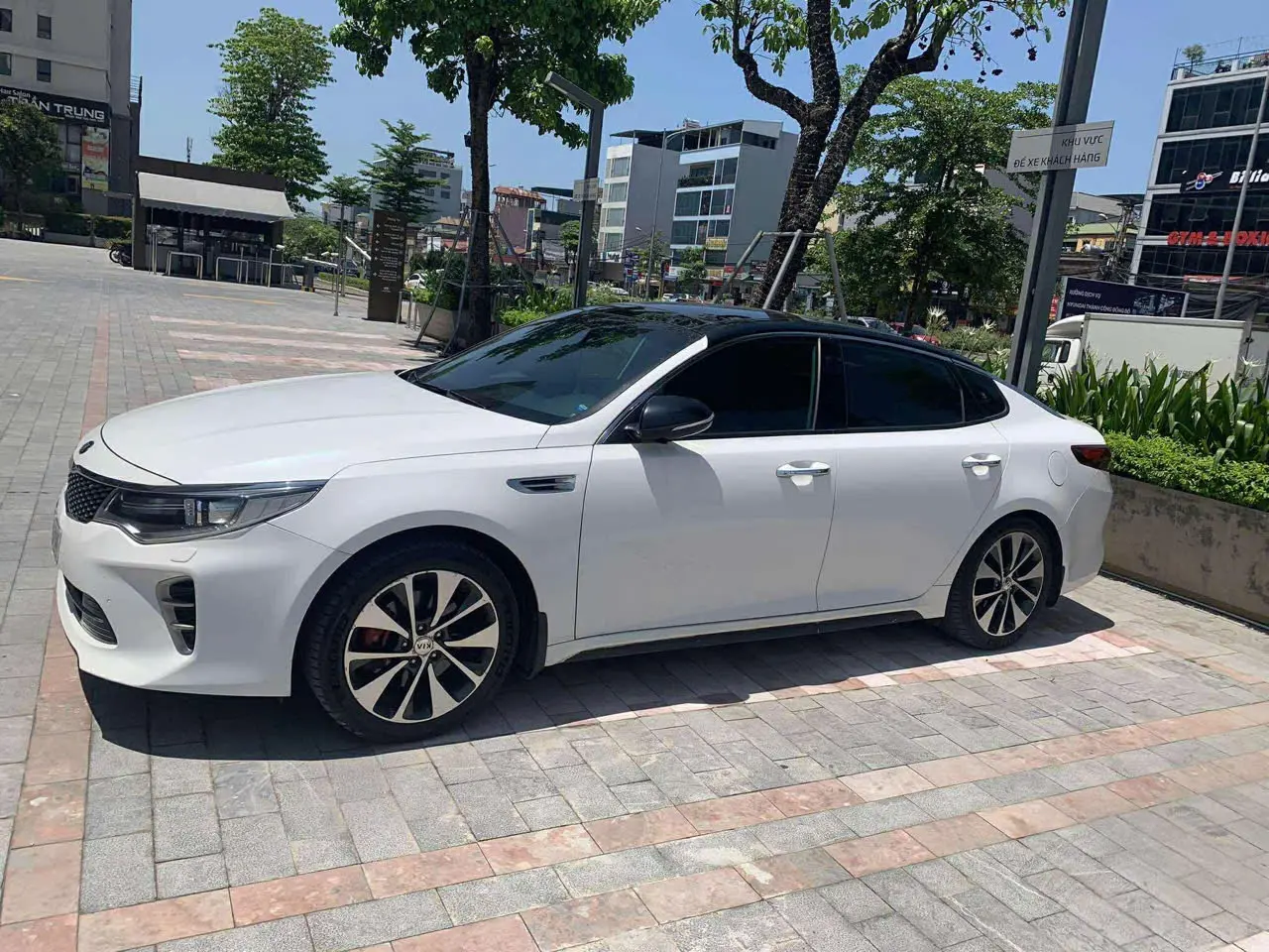 Kia Optima 2.4 GTLine 2017 - Ngoại thất 1