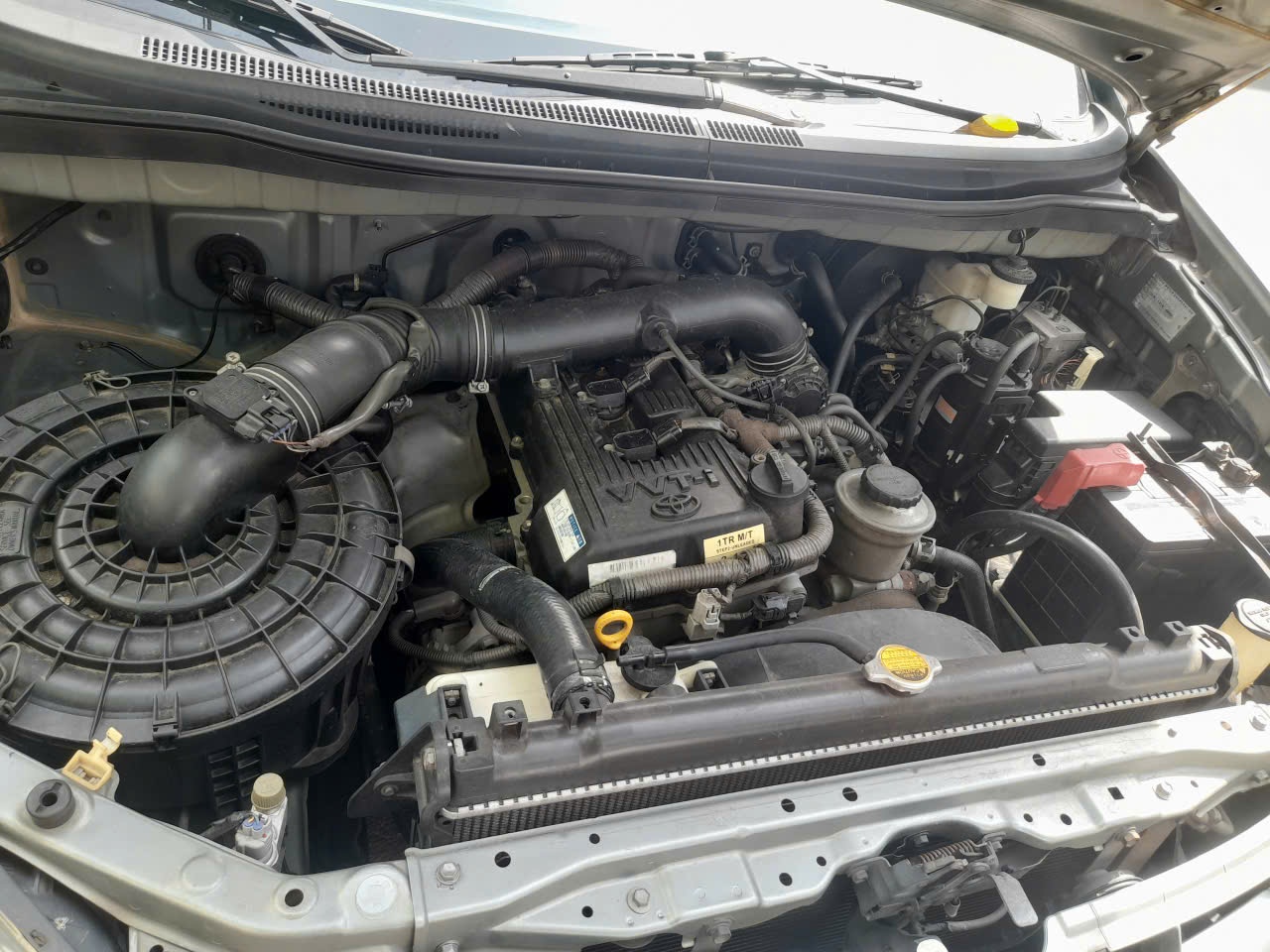  Toyota innova G 2011  - Khoang động cơ 1