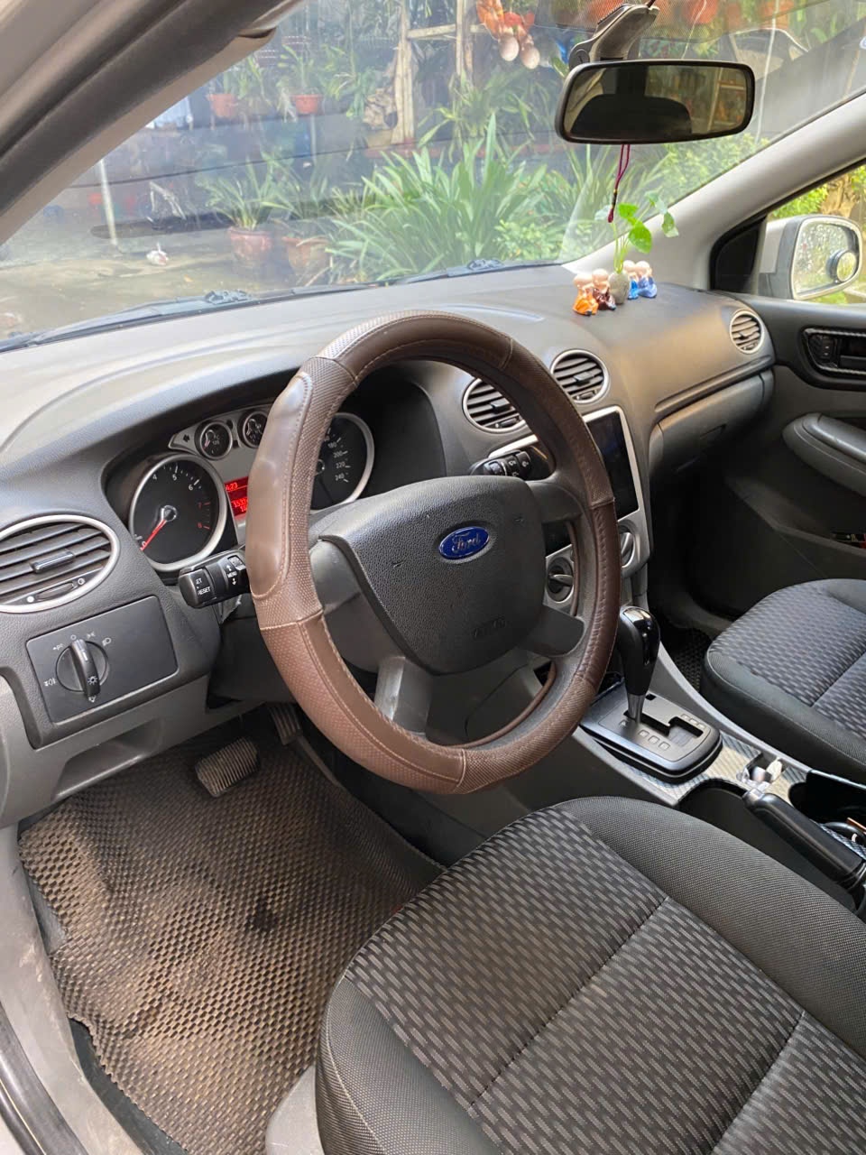 Ford Focus 1.8 Hatchback 2011 - Nội thất 2