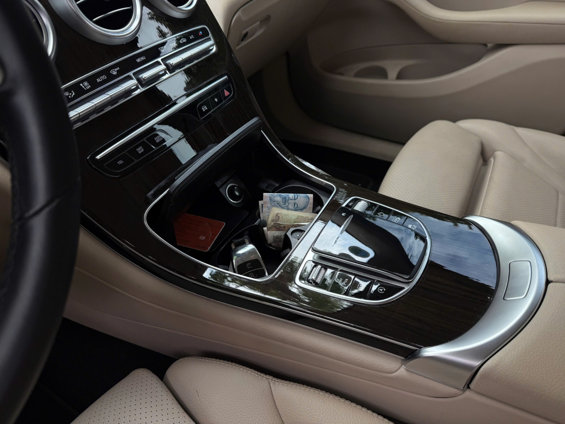 Mercedes GLC200 2021 - Nội thất 7