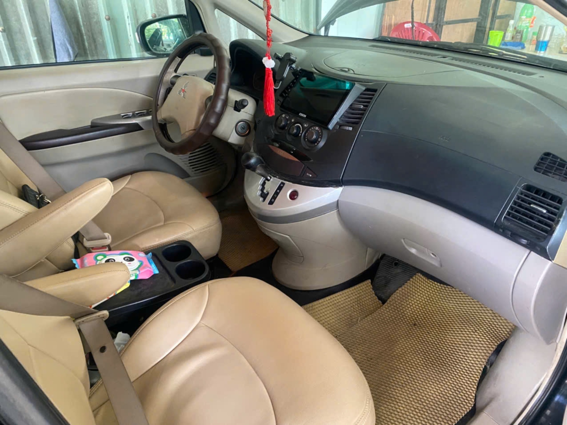 Mitsubishi Grandis 2004  - Nội thất 3