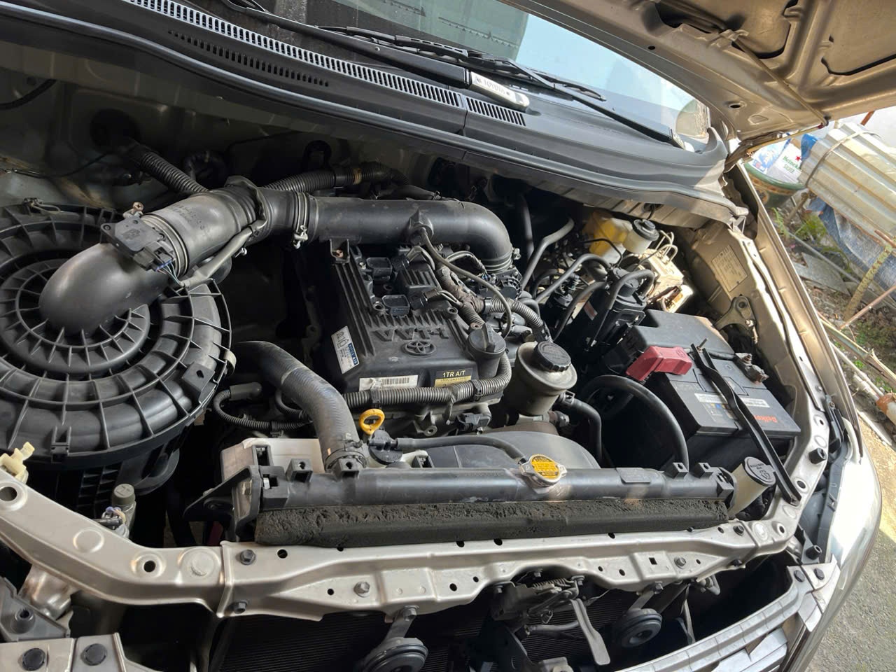 Toyota Innova 2.0G 2015  - Khoang động cơ 1