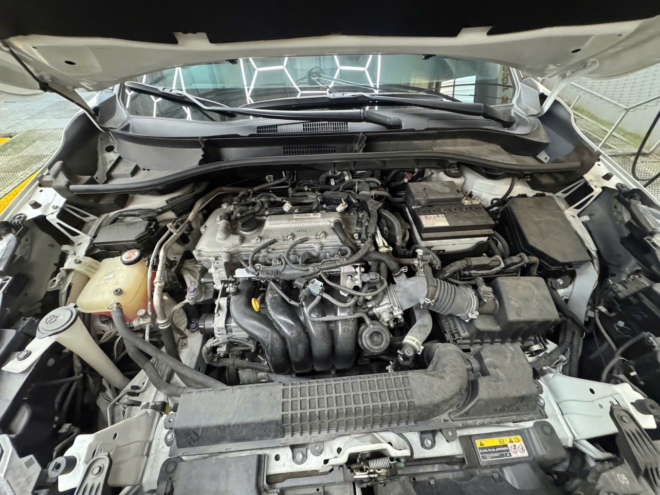 Toyota Corolla Cross 2022 - Khoang động cơ 1