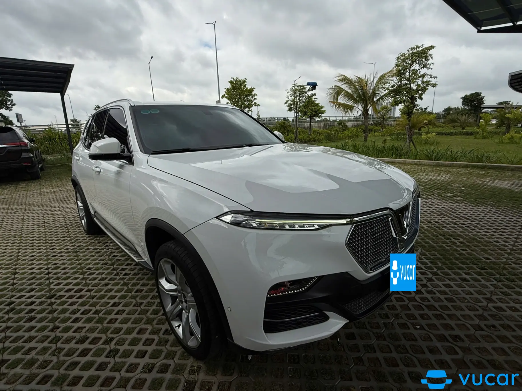 Vinfast Premium Lux SA 2.0 2020 - Ngoại thất 2